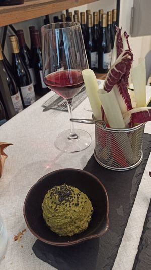 Hummus di ceci e spinaci con pinzimonio di verdure at Contorni e Dintorni in Rivoli