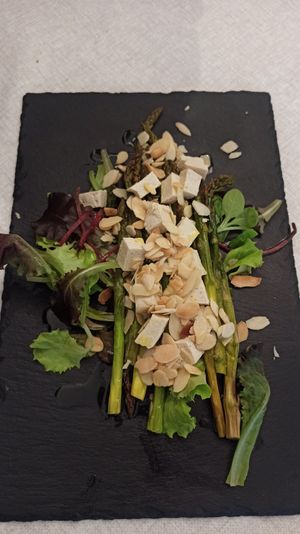 Asparagi con tofu e mandorle at Contorni e Dintorni in Rivoli