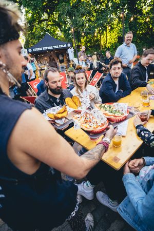 Serving vegan burgers, vegan pizza and vegan homemade garlic bread at House of Superfreunde in Norderstedt