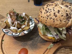 Burger vegan   at La Cantine de Sam - Rue des Fossés Saint-Marcel in Paris
