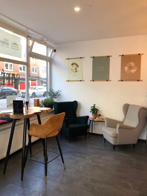 Seating area at Foodartbremerhaven Cakes & Bowls in Bremerhaven