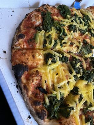 vegane Pizza mit Spinat und Knoblauch  at Yasmin Döner Und Pizzahaus in Kassel