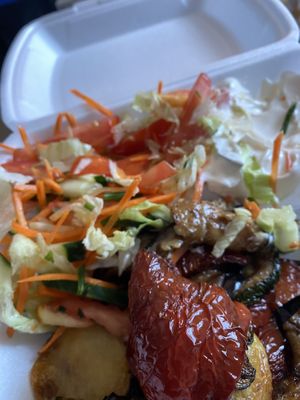 gegrillte Gemüse Teller mit Salat und veganer Mayo  at Yasmin Döner Und Pizzahaus in Kassel