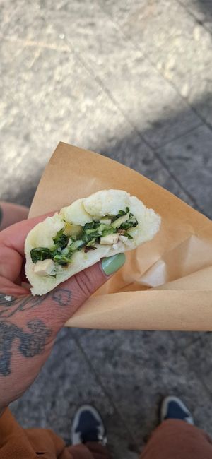 Bao con verdure funghi e tofu at Bao Zi in Milan