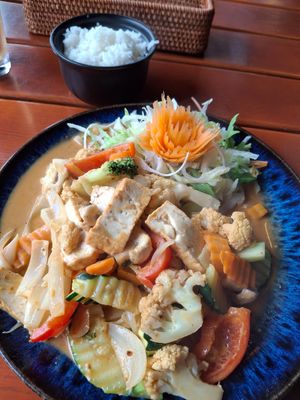 Sate dish with Tofu still only 9,90€, still solid at Hikari in Berlin