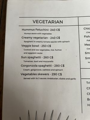 Double check with the server what’s vegan. I got the hummus pasta and skewers. Say “Soy vegano. No carne, huevos o leche por favor” (I’m vegan, no meat, eggs or milk please at Casa Abierta in Leon