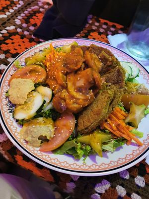 Salad with lentil pancakes at Bumi Cocina - Yerbateria in Salento