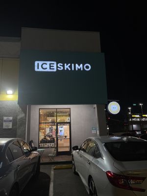 outside (cute shop!)   at Iceskimo in San Diego