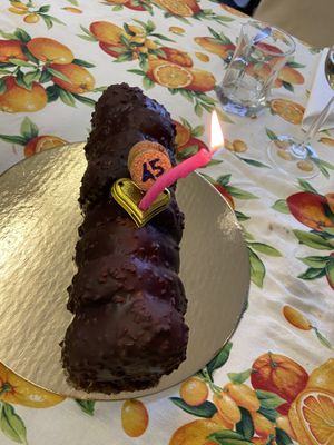 Tronchetto con candelina dì compleanno ☺️ #Veganuary at Pastepartout in Rivoli