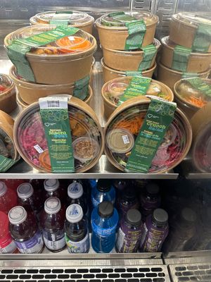   at YVR - CNN Newsstand - US Gate E83 in Richmond