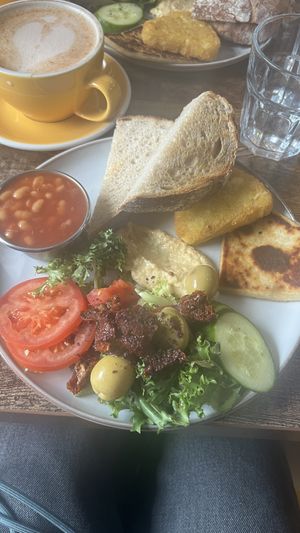 vegan breakfast (12.95) and chay latte  at BRAW BRUNCH in Edinburgh