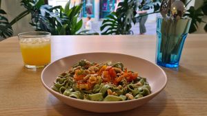 Pad Thai Sauce with Spinach Noodles at Panzamorena in Cordoba