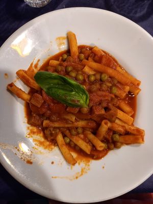 Ragu with pasta and seitan pieces  at Tandem - Sedile di Porto in Naples