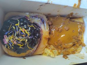 Blueberrie and gingerbread at Cinnamood in Mannheim