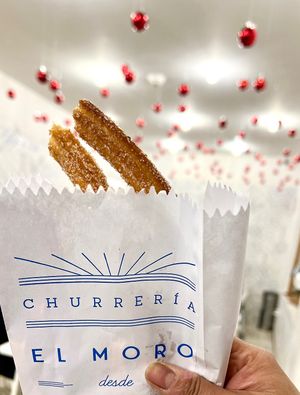 Crispy, hot, sweet and fresh vegan churros 😋  #Veganuary at Churreria El Moro - Michoacán in Mexico City