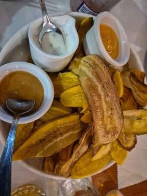 "Vegan wave" - plantain chips, Tzatziki, roasted pepper dip and peanut dip at 1835 Coffee Lab in Puerto Ayora