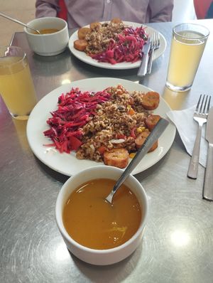 Crema de verduras, arroz con proteínas, maicitos, verduras, platanitos y ensalada con remolacha at Goyo Food in Medellin