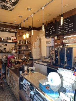 Ich interior and menu  at PP Coffee - 피피커피 in Seoul