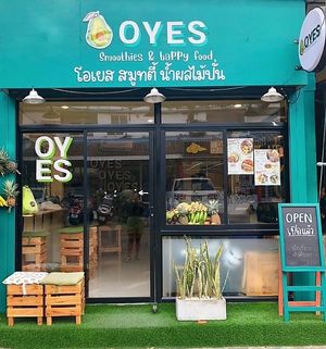 Front of Shop at OYES Smoothies and Happy Food in Chiang Mai