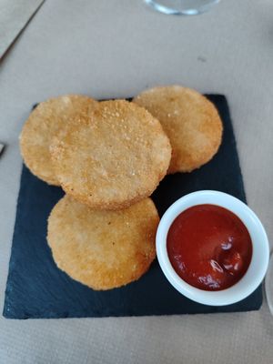 Nuggets di formaggio veg at Organic Lovers Torino in Turin