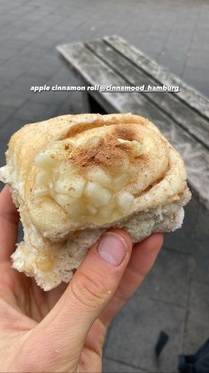 Apple cinnamon roll  at Cinnamood in Hamburg
