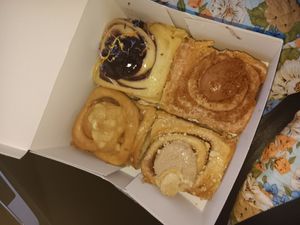 1x Apfel, 1x Bueno, 1x Blaubeeren und 1x Spekulatios at Cinnamood in Hamburg