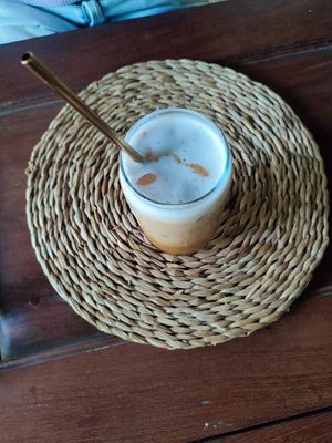 almond latte at Squeeze Me in Mirissa