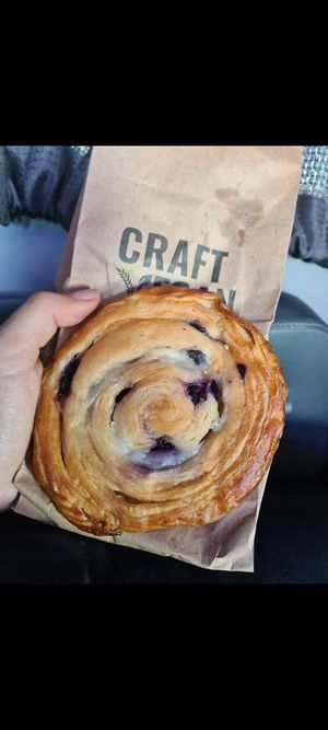 rol de canella con arándanos at Craft Vegan Bakery Palermo in Buenos Aires