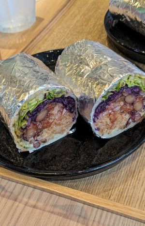 🌯🌱🫘 Vegan Chili Con Carne am Soy Cream - Burrito (890¥) at Dosco Coffee ドスココーヒー in Hiroshima