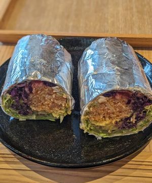 🌯🌱🥑 "Veggie Tacos" Burrito - Hummus, Guacamole , Beetroot (880¥) at Dosco Coffee ドスココーヒー in Hiroshima