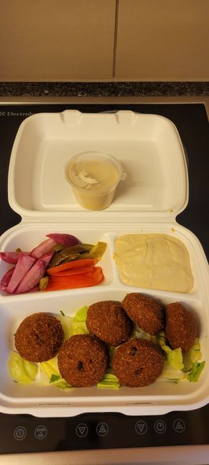 Falafel Teller at Hallo Beirut in Zurich