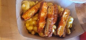 Buffalo Mac w/ crispy Vegan Chkn at Stone Hound Brewing Company in Williamsburg