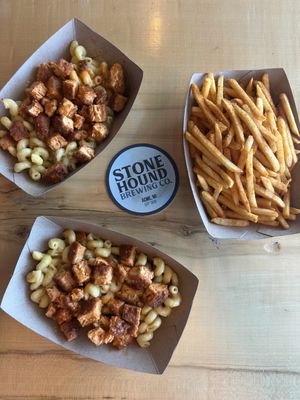 Buffalo Mac & cheese with vegan chik'n at Stone Hound Brewing Company in Williamsburg