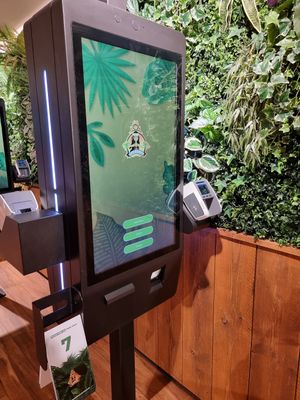 Screens to place your order at Hawaiian Poké Bowl - Leuven Centrum in Leuven
