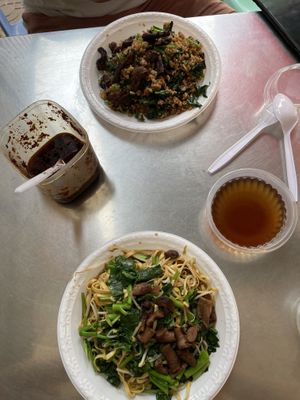 Stir fried big noodle with mushroom and vegetables (bottom) and fried rice with mushroom and vegetables (top) #Veganuary at Mi Bous Kroy Vang - មីបួសក្រោយវាំង in Phnom Penh