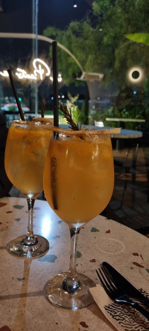 mocktail de frutilla y maracuyá at Raiz Plant Mood in Buenos Aires