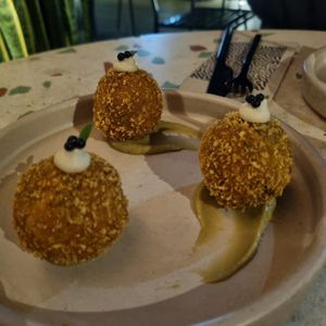 aranchinis de setas at Raiz Plant Mood in Buenos Aires