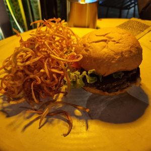 cheeseburger de portobello at Raiz Plant Mood in Buenos Aires
