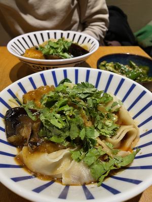Die Konsistenz der Aubergine war richtig nice. Kross außen und juicy innen  at Wen Cheng Handpulled Noodles - II in Berlin