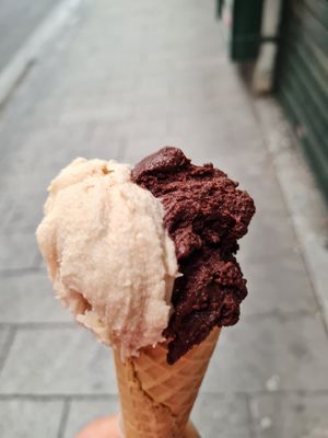 Hazelnut and chocolate at Gelateria Guidi in Como