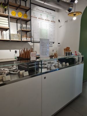 Inside shop at Gelateria Guidi in Como