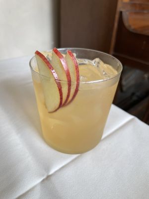 Jugo de manzana  at Amador in Buenos Aires