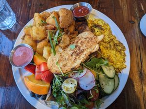 West Coast brunch. THE POTATOES 😍 at Revelstoke Kitchen & Cafe in Toronto