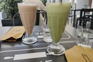 Iced matcha latte e Coco peanuts smoothie at Home - Sapore di Casa in Trieste