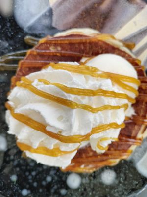 Pancake al burro d'arachidi e marmellata con gelato alla vaniglia e panna at Home - Sapore di Casa in Trieste