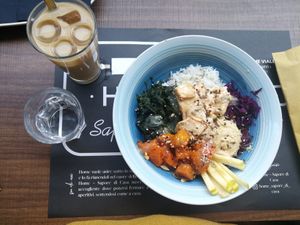 Vegan bowl und iced vanilla coffee at Home - Sapore di Casa in Trieste