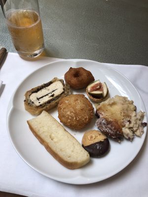 desserts and kombucha  at Cha Lounge in Taipei