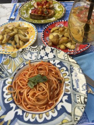Nudeln mit Tomatensoße, Kartoffeln und bruschetta  at Taverna Masaniello in Amalfi