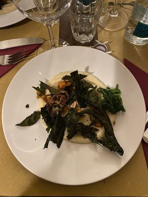 Crema di sedano rapa chips di cavolo nero cipolle e zucca   at La Società dei Carbonari in Turin