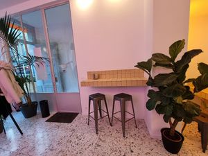 Entrance + interior at Tastebuds in Antwerpen